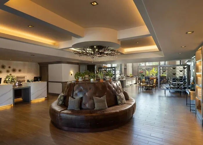 River Terrace Inn